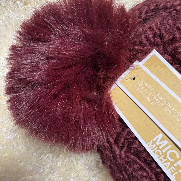 NWT- MICHAEL KORS Burgundy chunky cable knit lined hat with pompom one size - Picture 6 of 6